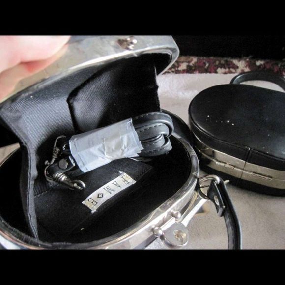 Black Oval FAM*E Purse Handbag Hard Case Bag Body Strap Metal Closure & Trim - Picture 6 of 16